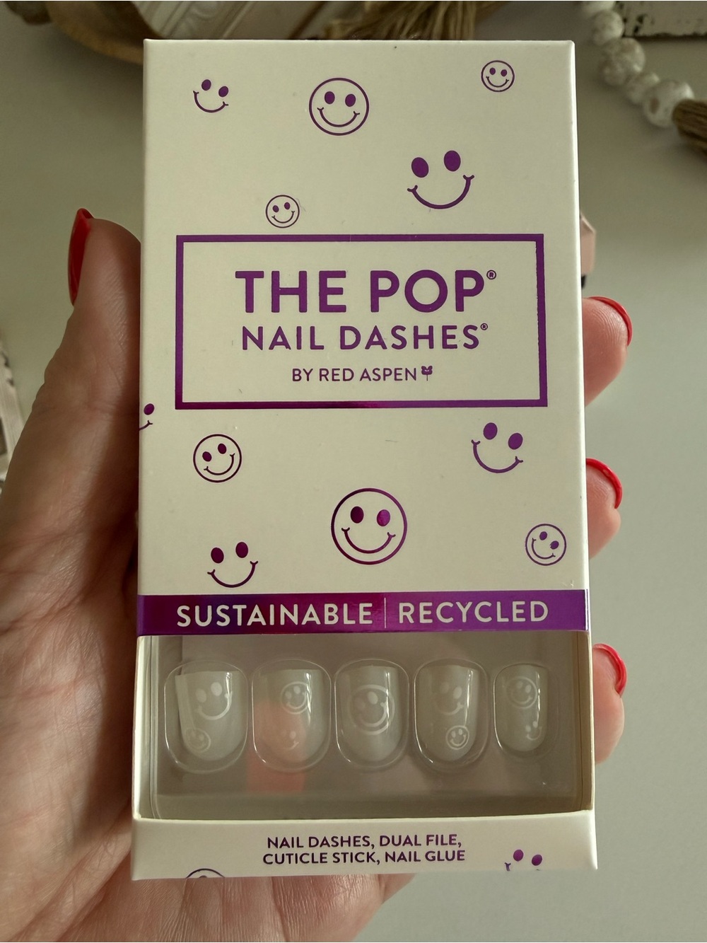 The POP Nail Dashes by Red Aspen - Clear Smile Accent Press-On Nails